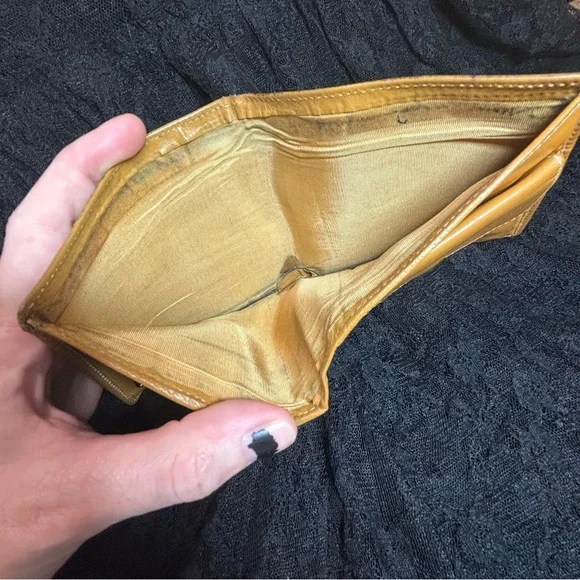 Vintage Gucci Micro GG Bifold Wallet – Beige PVC & Tan Leather - Picture 6 of 11